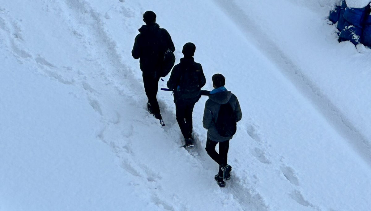 Hakkari ve Yüksekova’da taşımalı eğitime kar engeli Hakkari ve Yüksekova’da taşımalı eğitime kar engeli