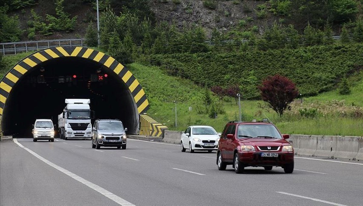 Bolu Tüneli çalışma saatleri: Bolu Dağı Tüneli kapandı mı, ne zaman, saat kaçta açılacak? Bolu Tüneli çalışma saatleri: Bolu Dağı Tüneli kapandı mı, ne zaman, saat kaçta açılacak?