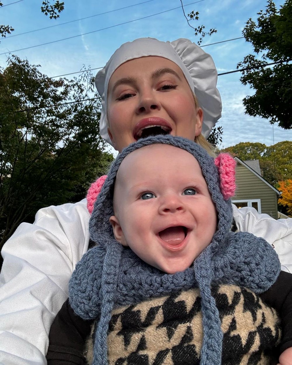 Ireland Baldwin kızının yüzünü ilk kez gösterdi: Dedesi Alec'e benziyor - 4