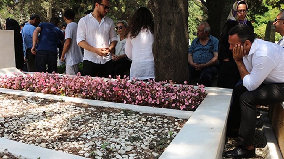 Kemal Sunal mezarı başında anıldı - 1