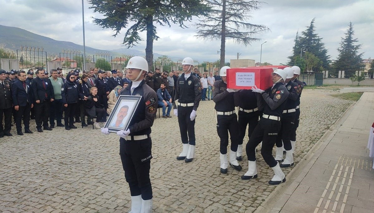 Polis memuru mesai sırasında kalp krizi geçirdi, hayatını kaybetti