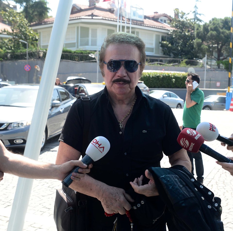 Bülent Ersoy, Oya Aydoğan'ın ölüm haberini hastane kapısında aldı - 2