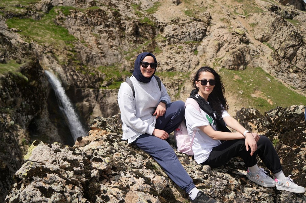 "Ovaya bakan adam" olarak biliniyor: Ziyaretçilerin ilgisini çekiyor 77 TZ3uissKik qm7ivZocJIQ