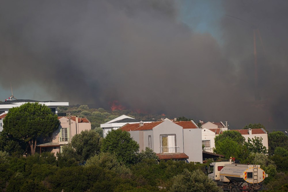 İzmir'de orman yangınları: Çeşme'de otoyol kapandı, Ödemiş'te iki kişi can verdi - 2