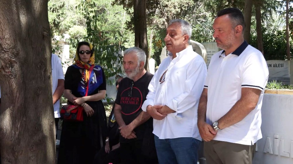 Kemal Sunal'ın kabri başında anma töreni: Her sene daha yorucu oluyor - 2