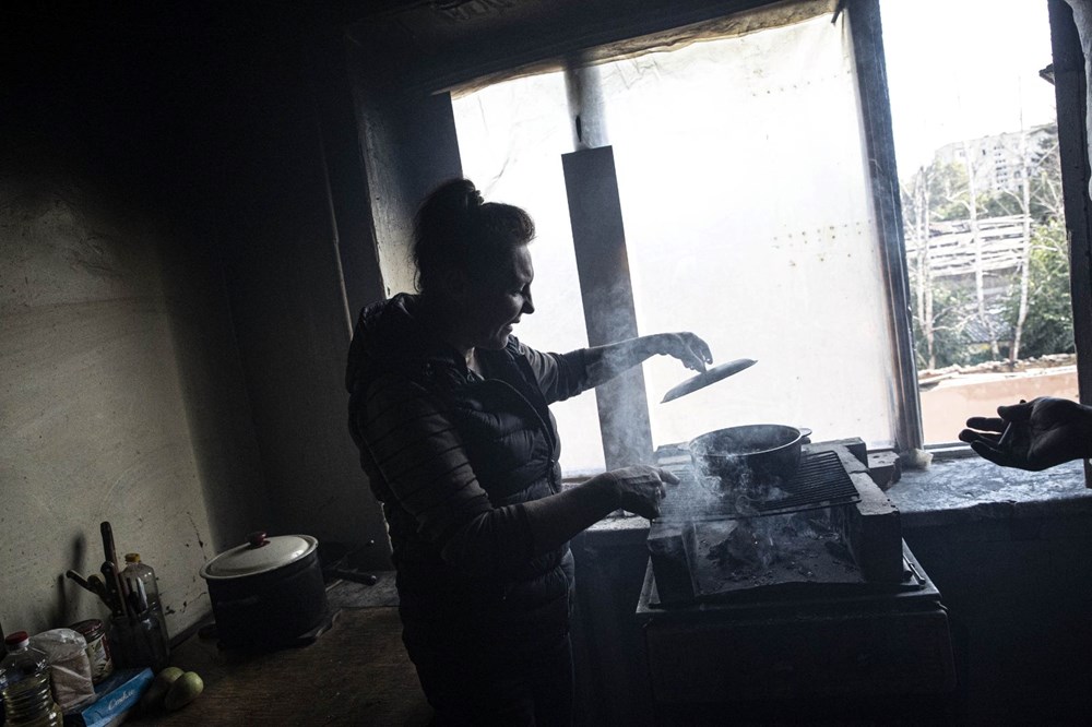 Ukrayna'daki savaşta üç ay sığınakta kalan İzyumlu aile yaşadıklarını anlattı: Oğlum patlamaları duymasın diye başını battaniye ile örttük - 1