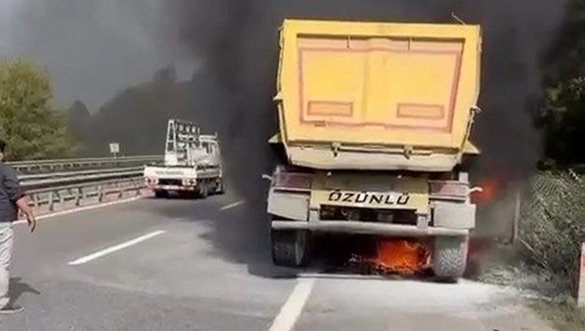 Seyir halindeki kamyonda yangın Seyir halindeki kamyonda yangın