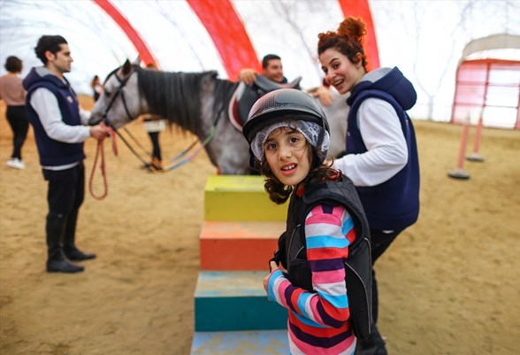 Engelli Cocuklara At La Terapi Saglik Haberleri Ntv