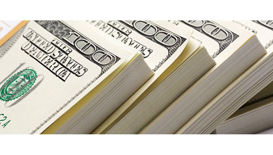 Restoranında 100 bin dolar buldu