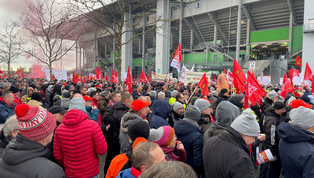 Volkswagen ile sendika anlaştı: 35 bin kişi işten çıkarılıyor