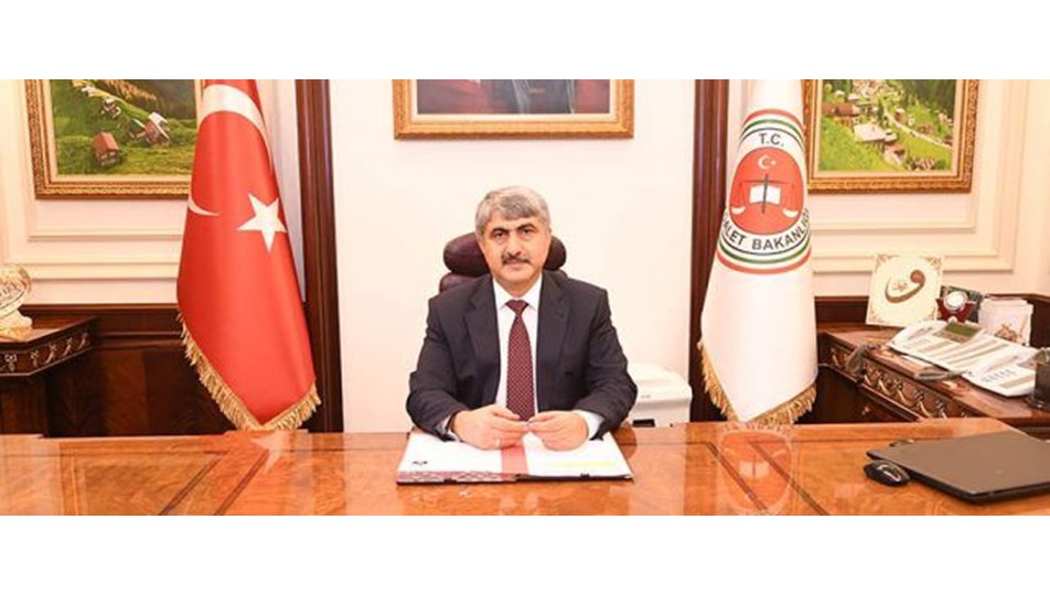 aym nin yeni uyesi selahaddin mentes