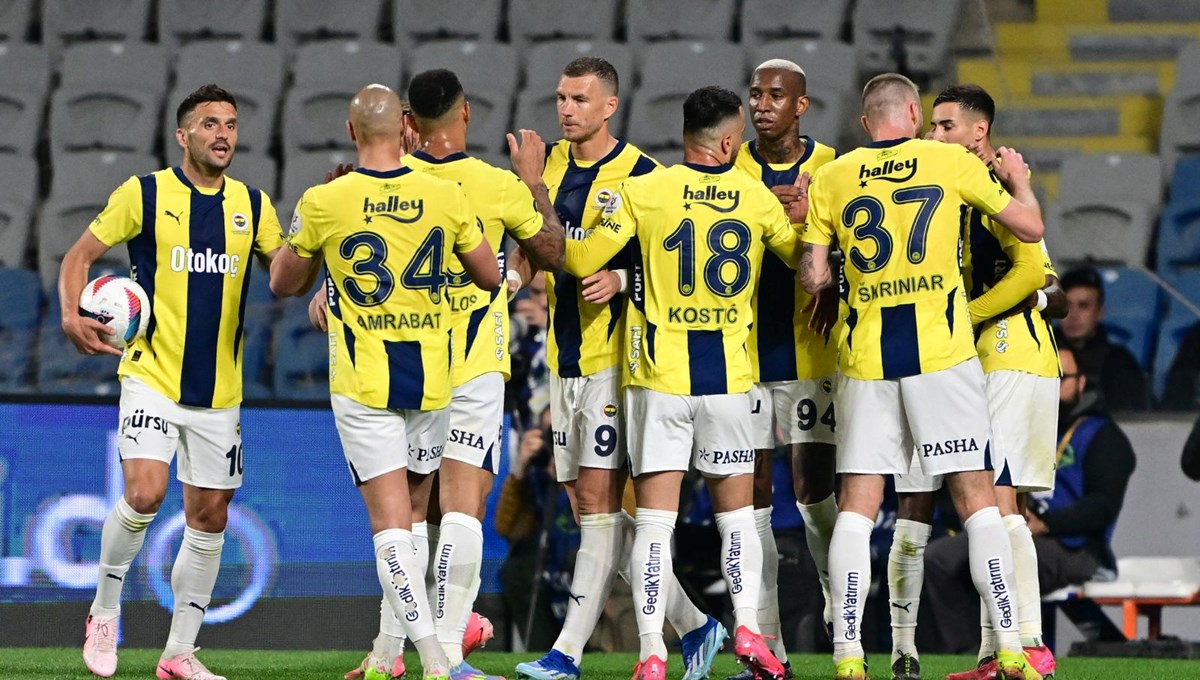 Fenerbahçe'de saha içinde büyük gerilim