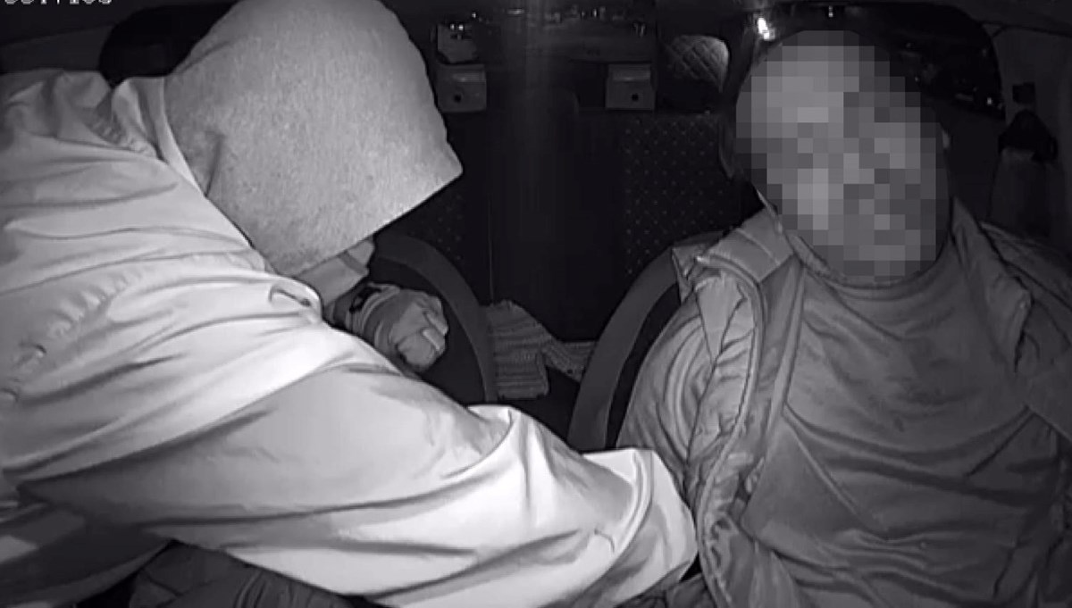 İzmir'de takcisi yolcunun silahlı saldırısına uğradı İzmir'de takcisi yolcunun silahlı saldırısına uğradı