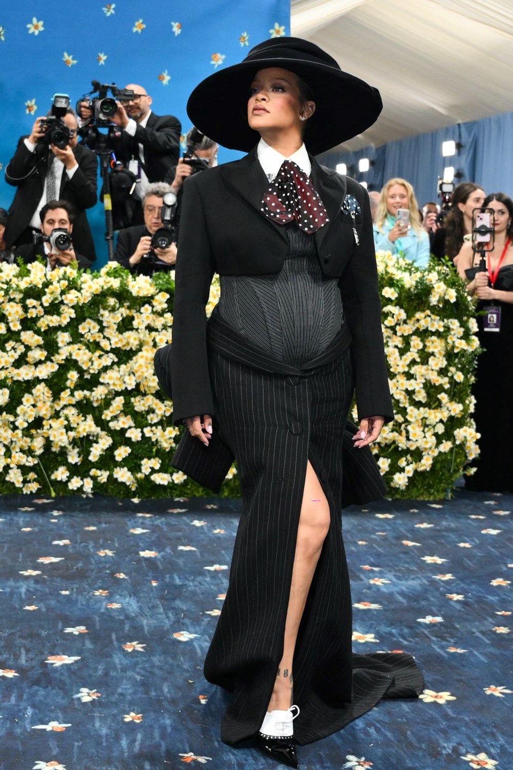 Met Gala Kırmızı Halısı | Yılın Moda  Olayında Rihanna Yine Hamile! - 3