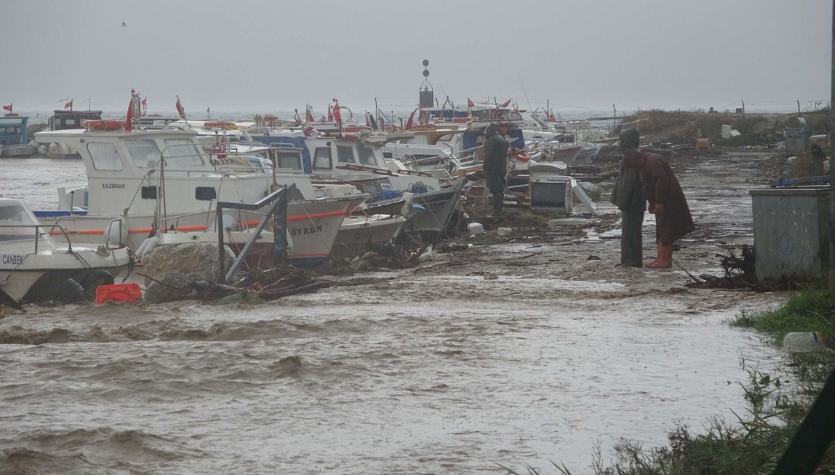 Çanakkale’de şiddetli sağanak | Kepez Çayı taştı, su baskınları yaşandı