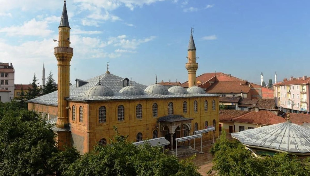 Ezan üç dakika erken okundu: Oruçlarını erken açtılar!