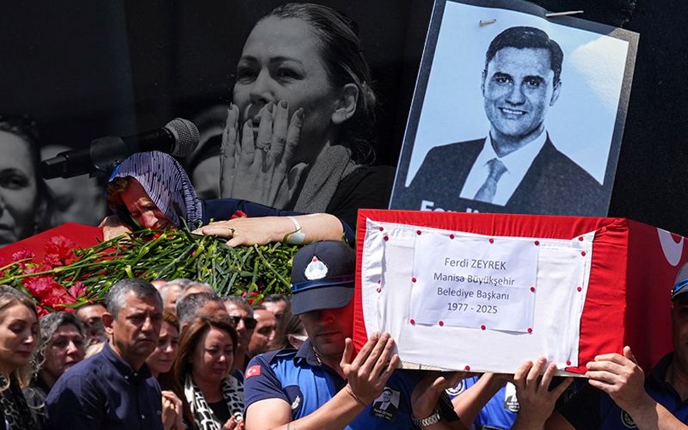 Ferdi Zeyrek son yolculuğuna uğurlanıyor | Özgür Özel gözyaşlarını tutamadı: