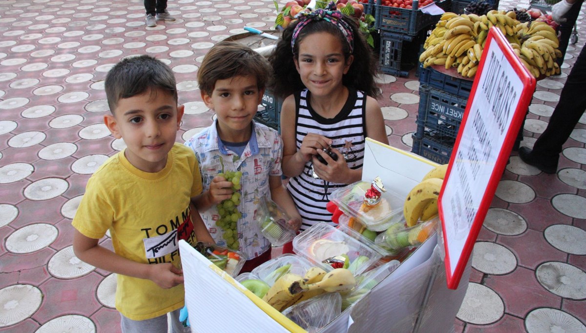 Çocuklar icin göz hakkı standı kurdu