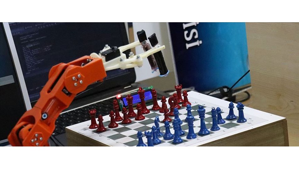 Robotik kol 'Çolak' satrançta rakip tanımıyor
