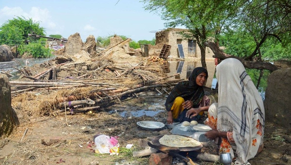 Pakistan'da muson yağmurları sebebiyle ölenlerin sayısı bin 697'ye çıktı