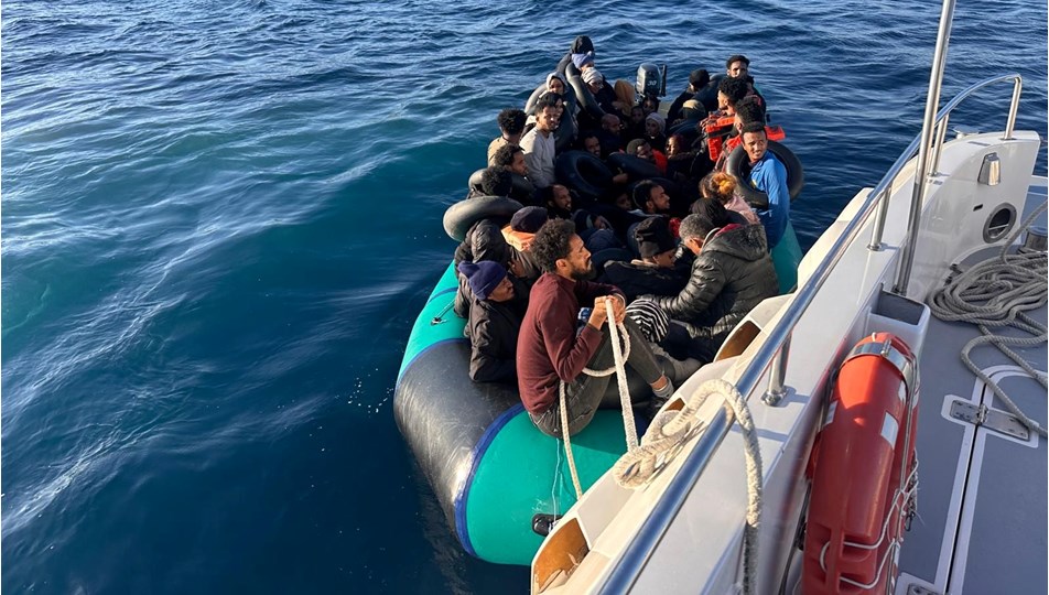 İzmir'de 86 düzensiz göçmen yakalandı