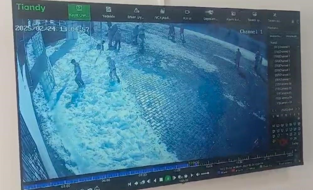 Olayın yaşandığı an güvenlik kamerası tarafından kaydedildi