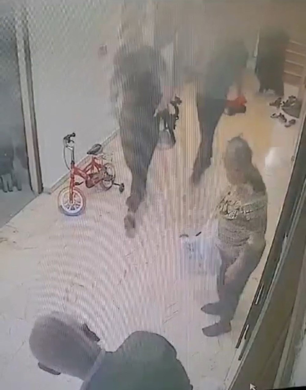 İlaçlanan ev bomba gibi patladı - 4