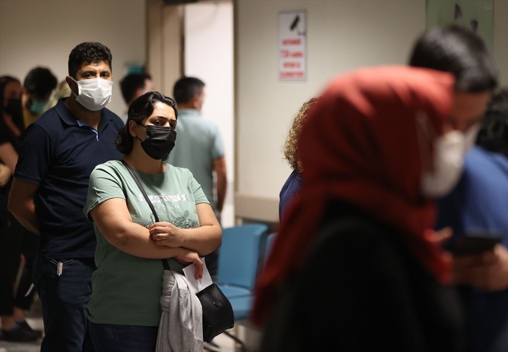İzmir'de aşı kuyruğu: Yoğunluk akşam da sürdü - 3