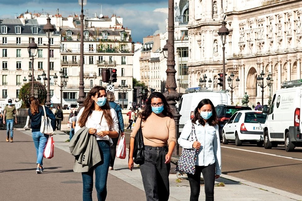 Fransa'nın Nice kentinde toplu taşımada maske zorunluluğu geri geliyor - 1