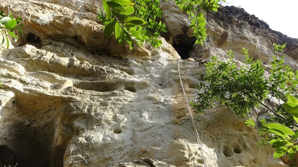 Kayalar oyularak yapılan Pedromida Kilisesi definecilerin hedefi haline geldi - 11