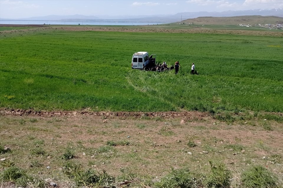 Balık istifi göçmen kaçakçılığı: Minibüsten 47 kişi çıktı - 1