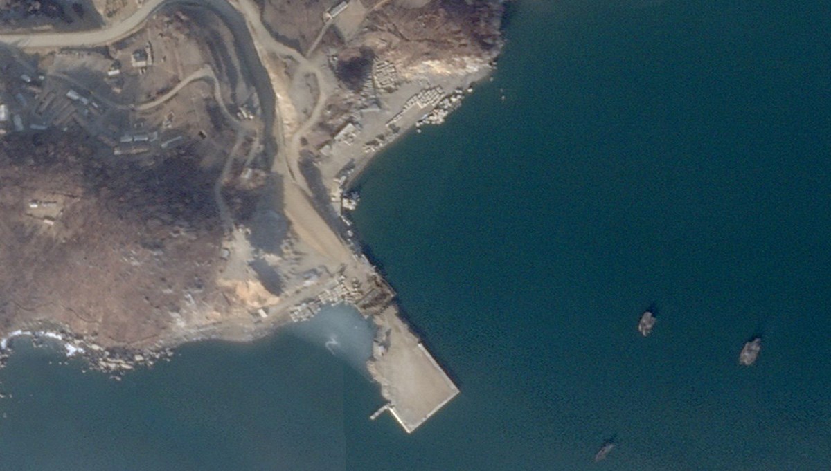 Kuzey Kore'de gizemli iskele inşaatı