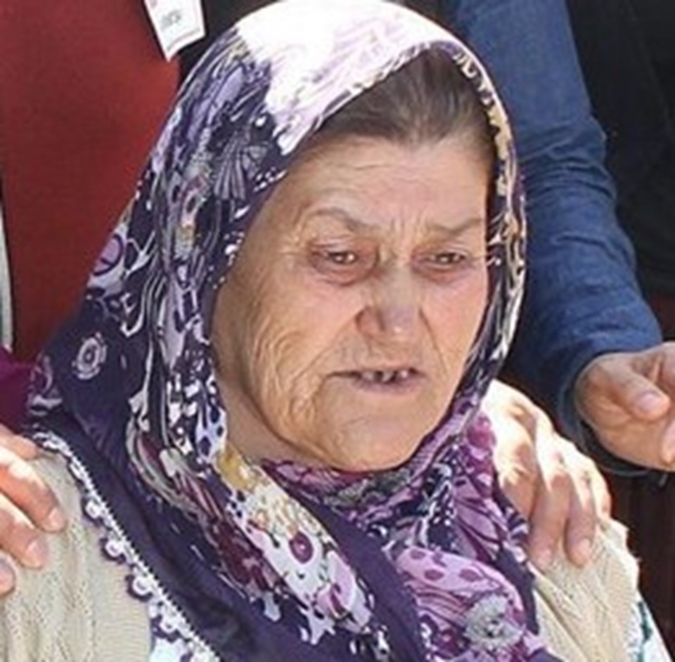 Şehit Ömer Halisdemir'in annesi toprağa verildi - 1