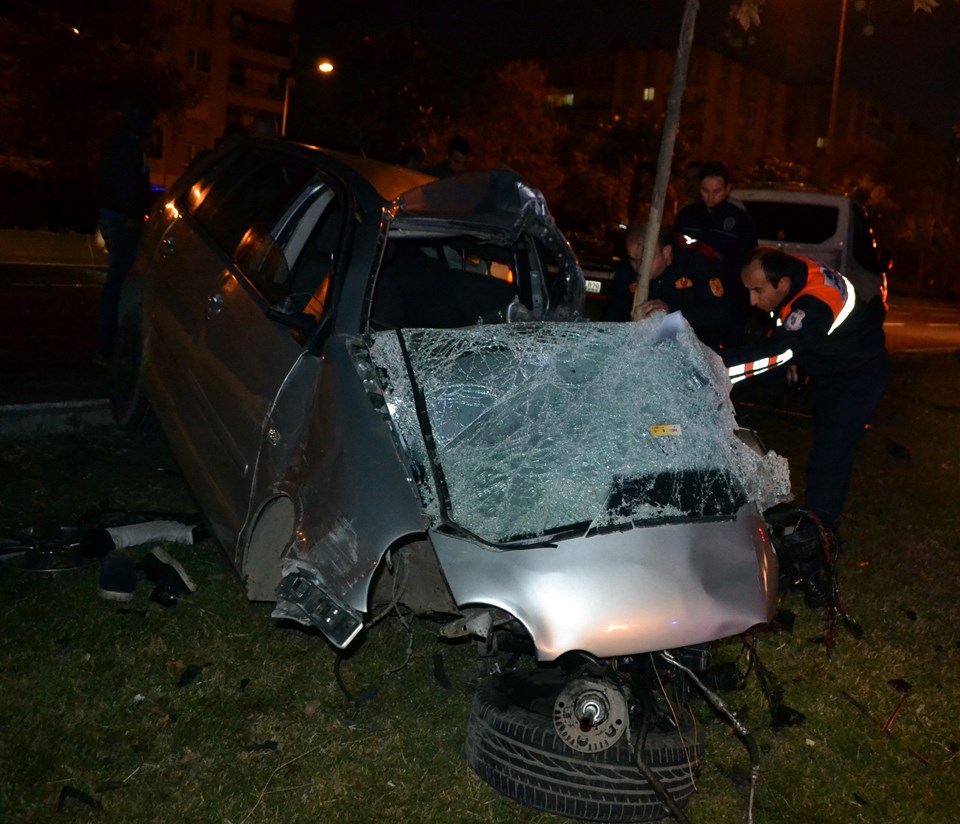 İzmir'deki kazada 2 polis şehit oldu - 1