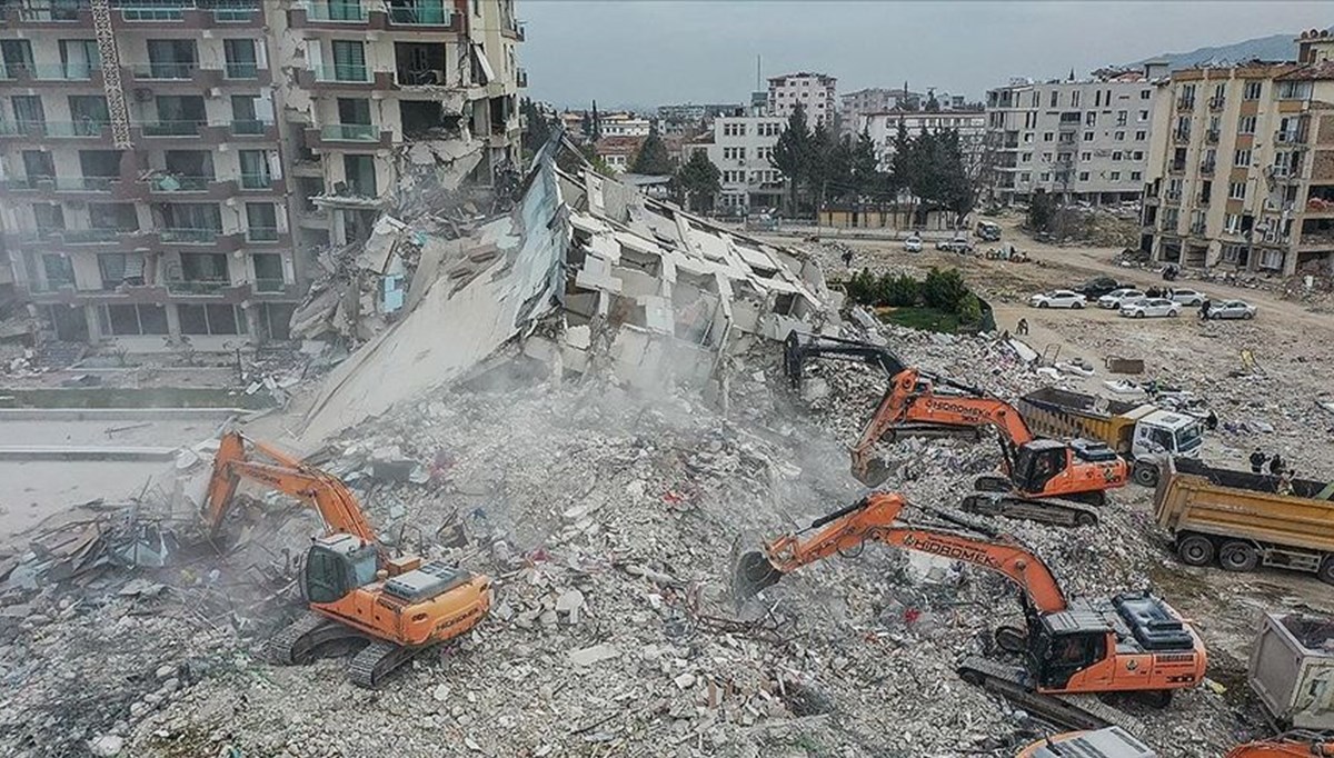 Osmaniye'de 42 kişiye mezar olan binada Osmaniye'de 42 kişiye mezar olan binada