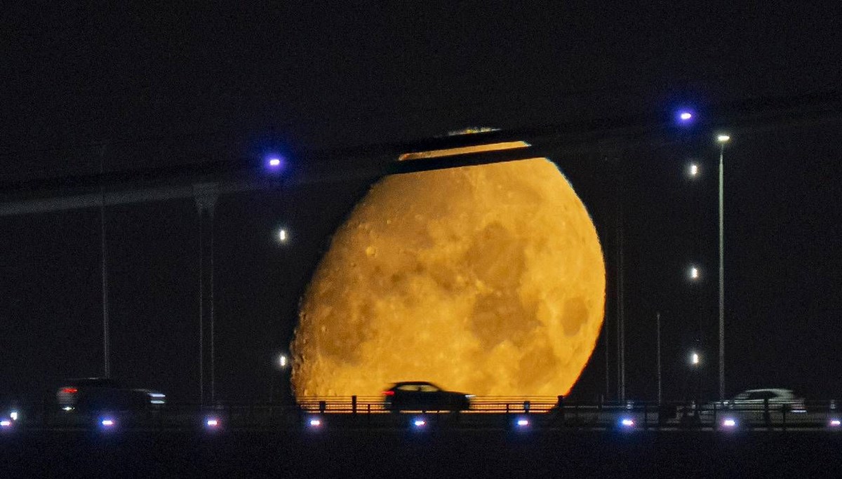 İstanbul'da Ay büyüledi