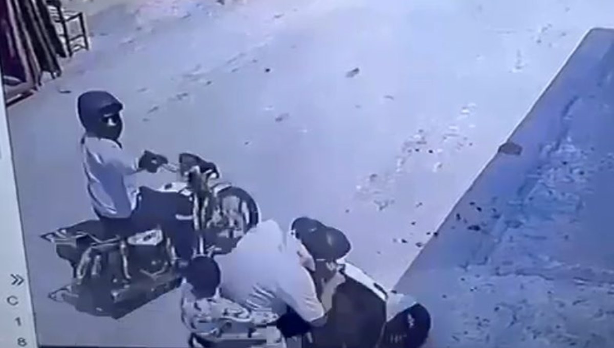 Torunlarının gözü önünde tabancayla başından vuruldu Torunlarının gözü önünde tabancayla başından vuruldu