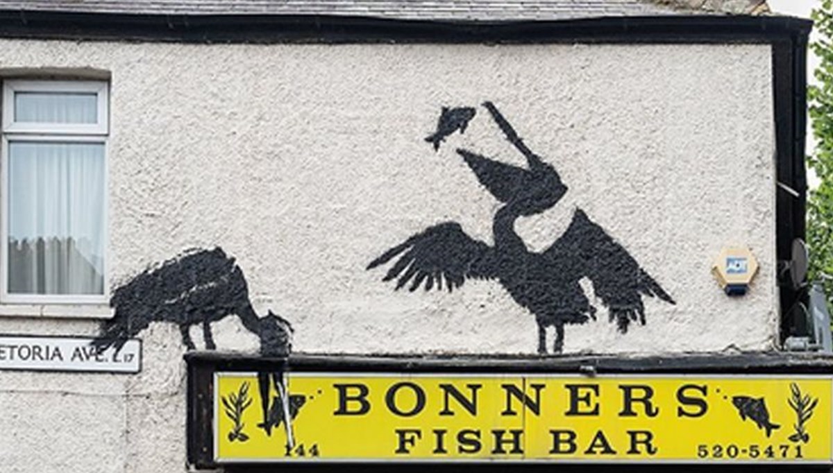 Gizemli sokak sanatçısı Banksy'den 5 günde 5 yeni eser Gizemli sokak sanatçısı Banksy'den 5 günde 5 yeni eser