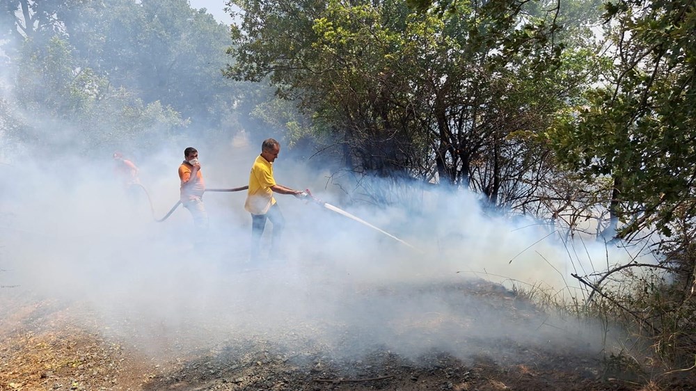 İzmir, Manisa, Balıkesir ve Kahramanmaraş’ta
orman yangını: İzmir yolu trafiğe kapatıldı - 7