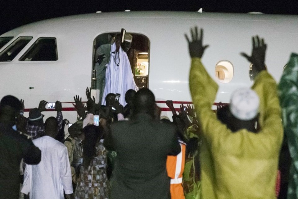 Gambiya'nın yeni devlet başkanı ülkesine döndü - 2