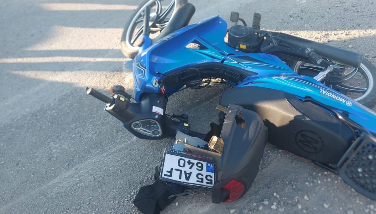 Kamyonet motosiklete çarptı: 1 yaralı Kamyonet motosiklete çarptı: 1 yaralı