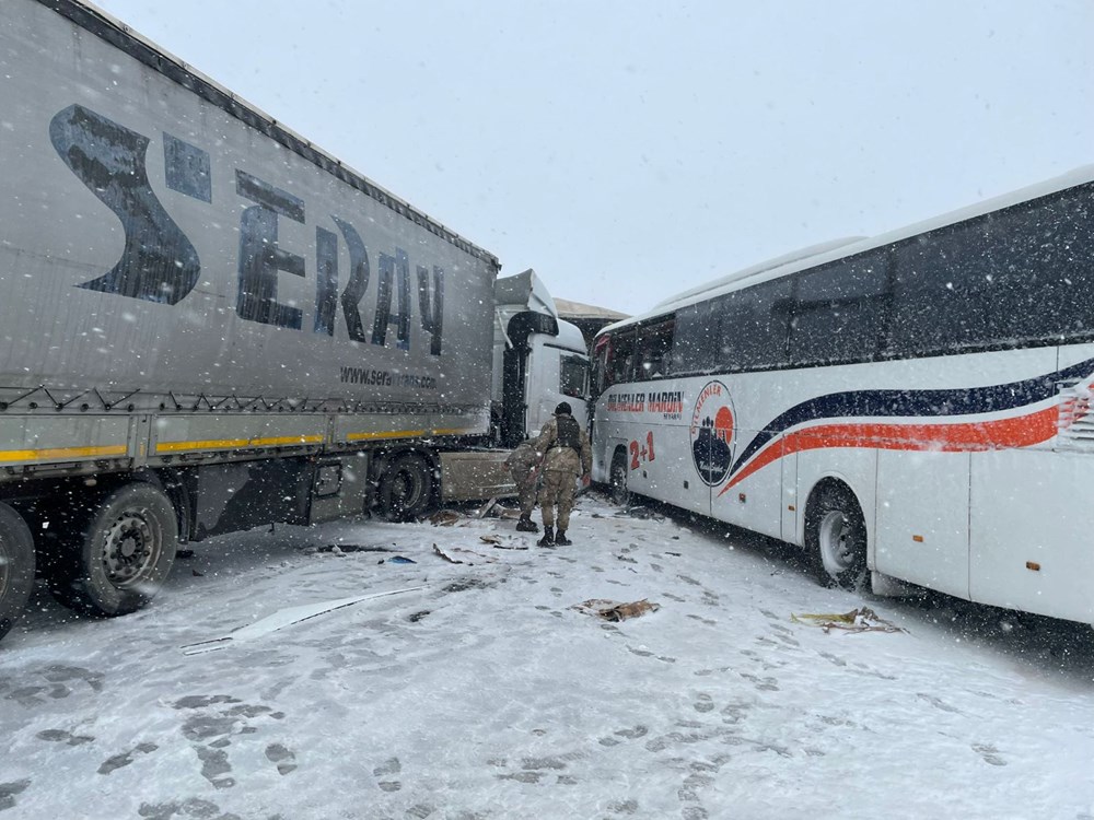 Mardin'de 8 araç birbirine girdi: 1 ölü, 7 yaralı - 6