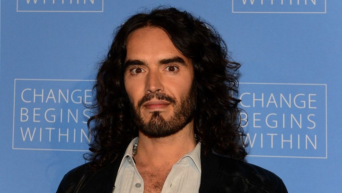 Russell Brand hakkındaki skandal iddialar sonrası iki işinden istifa etti Russell Brand hakkındaki skandal iddialar sonrası iki işinden istifa etti