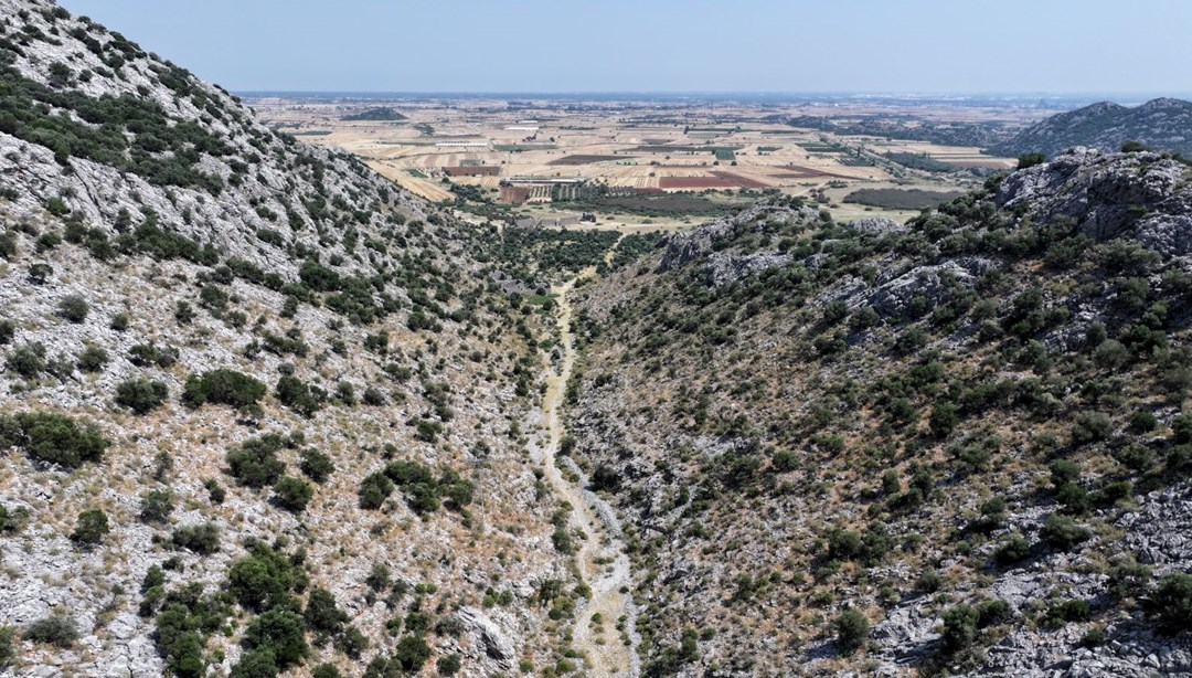 Antik döşeme yol, doğal güzelliğini koruyor