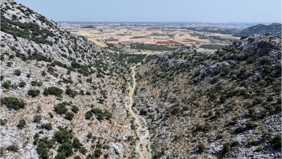 Antik döşeme yol, doğal güzelliğini koruyor
