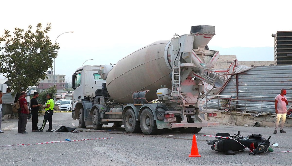 Beton mikseri ezdi: 2 ölü