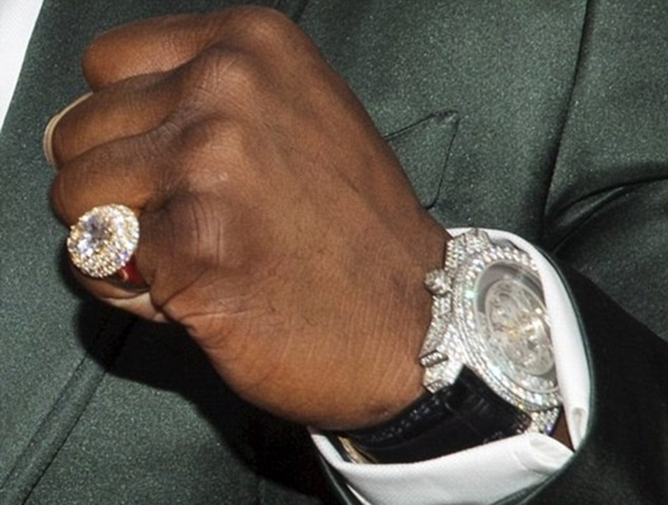 50 Cent; partilerde pırlanta, adliyede plastik saat takıyor! - 2