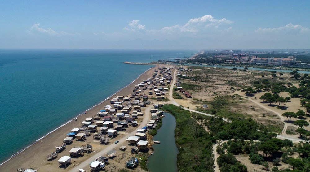 5 yıldızlı otellerin yanındaki “Çardakkondular” kent olma yolunda | Barakalara güneş panelleri bağlandı, kendi marketi de var - 12