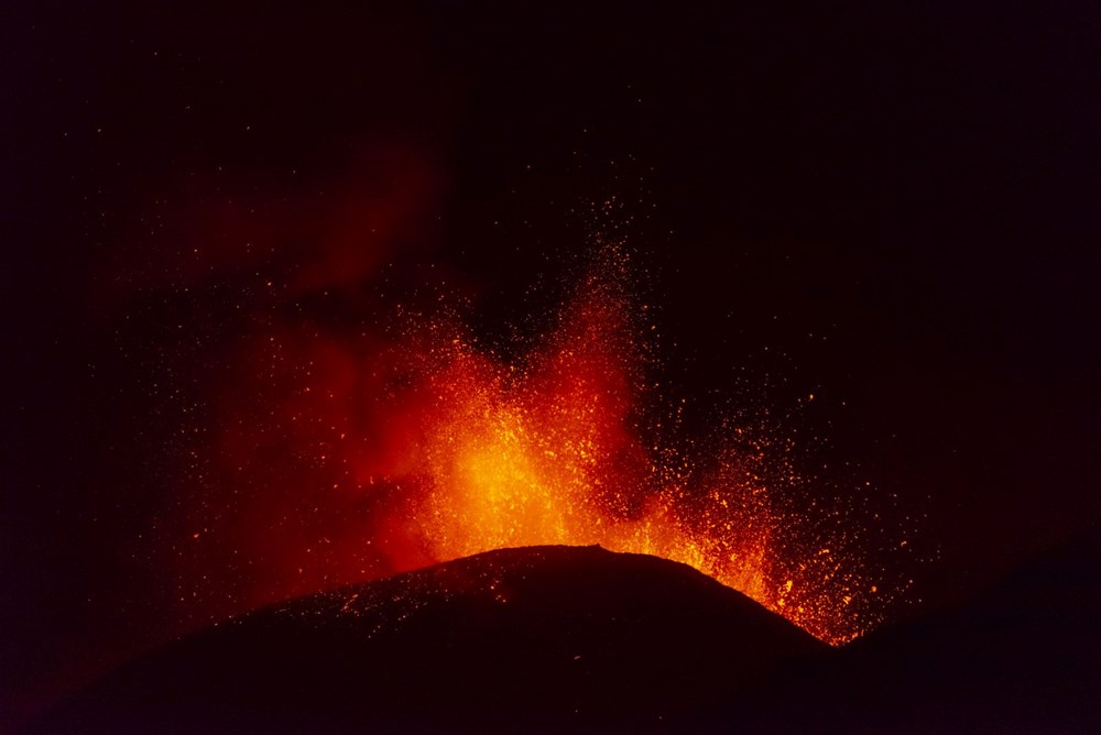 Etna Yanardağı yeniden kül ve lav püskürttü - 4