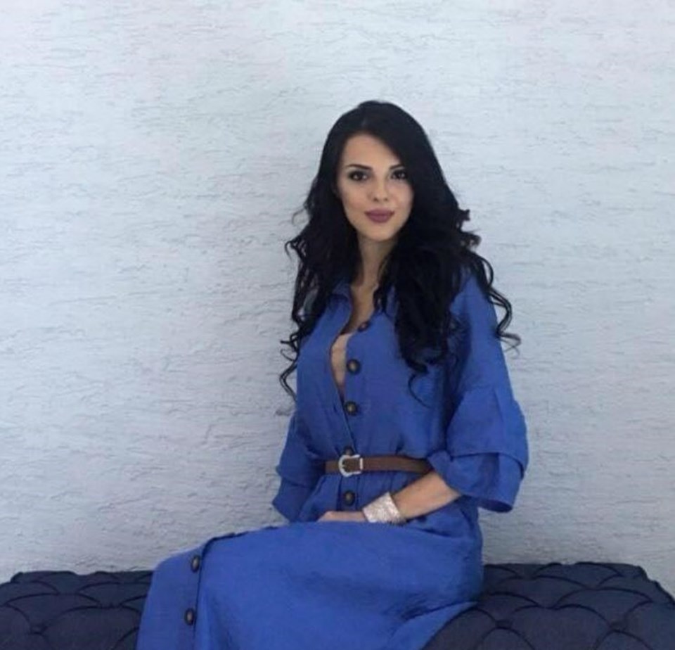 Şarkıcı Esra Akman'ın kardeşi Özlem Akman 10. kattan düşerek hayatını kaybetti - 1